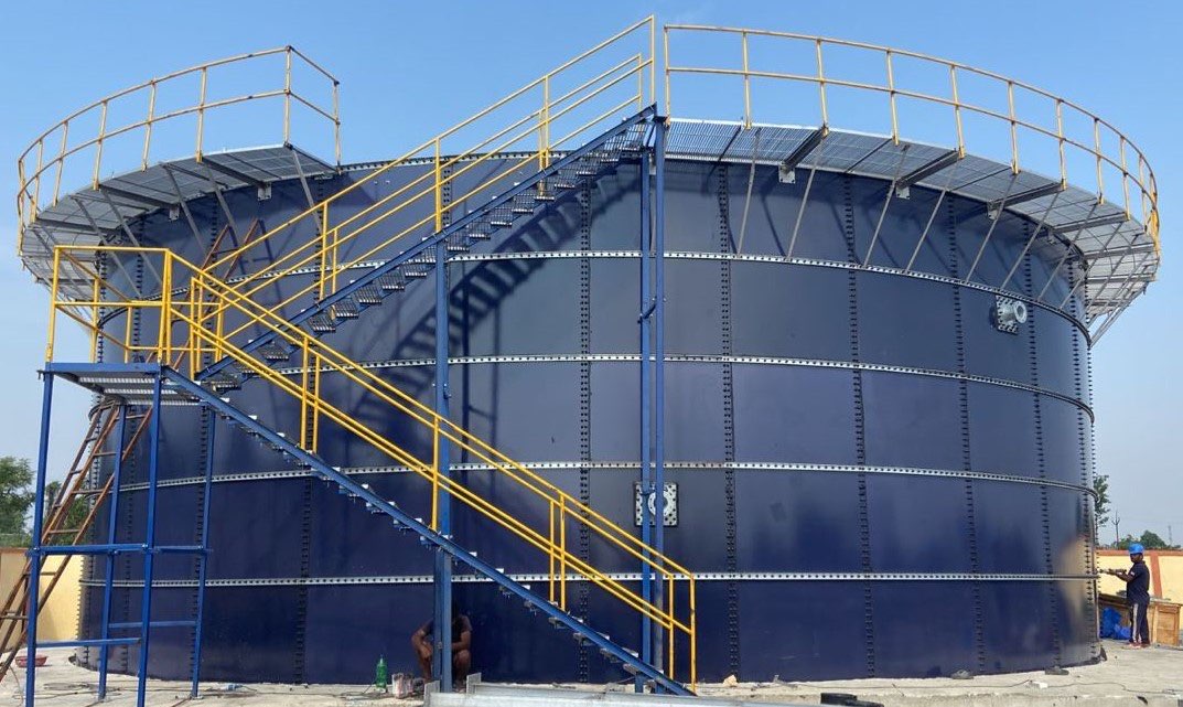 Large commercial water storage tanks Hawaii